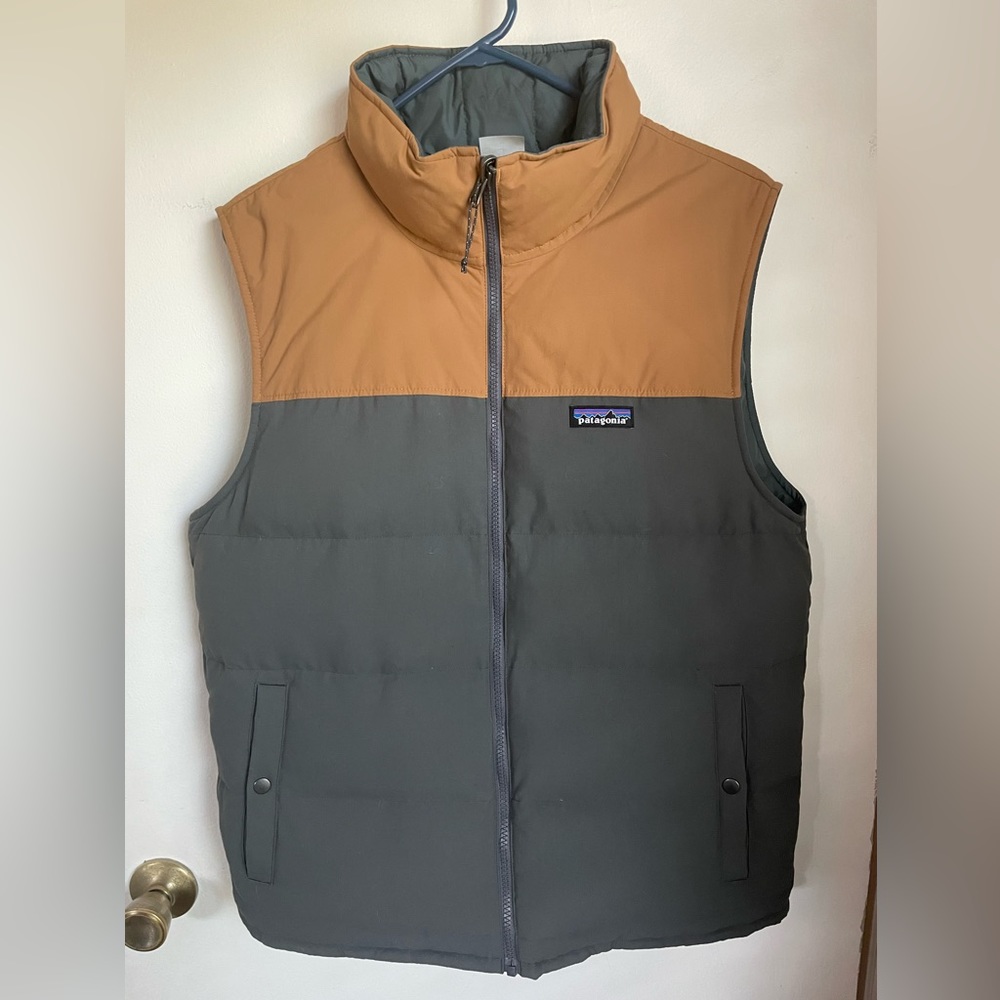 Patagonia Men’s Reversible Bivy Down Vest Forge Grey and Tan Medium